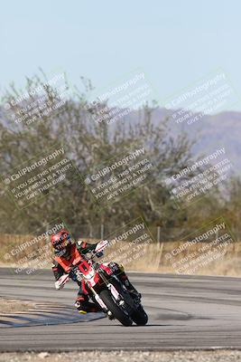 media/Dec-01-2025-Moto Forza (Mon) [[2daa91e15f]]/3-Beginner Group/Session 3 (Turn 3)/